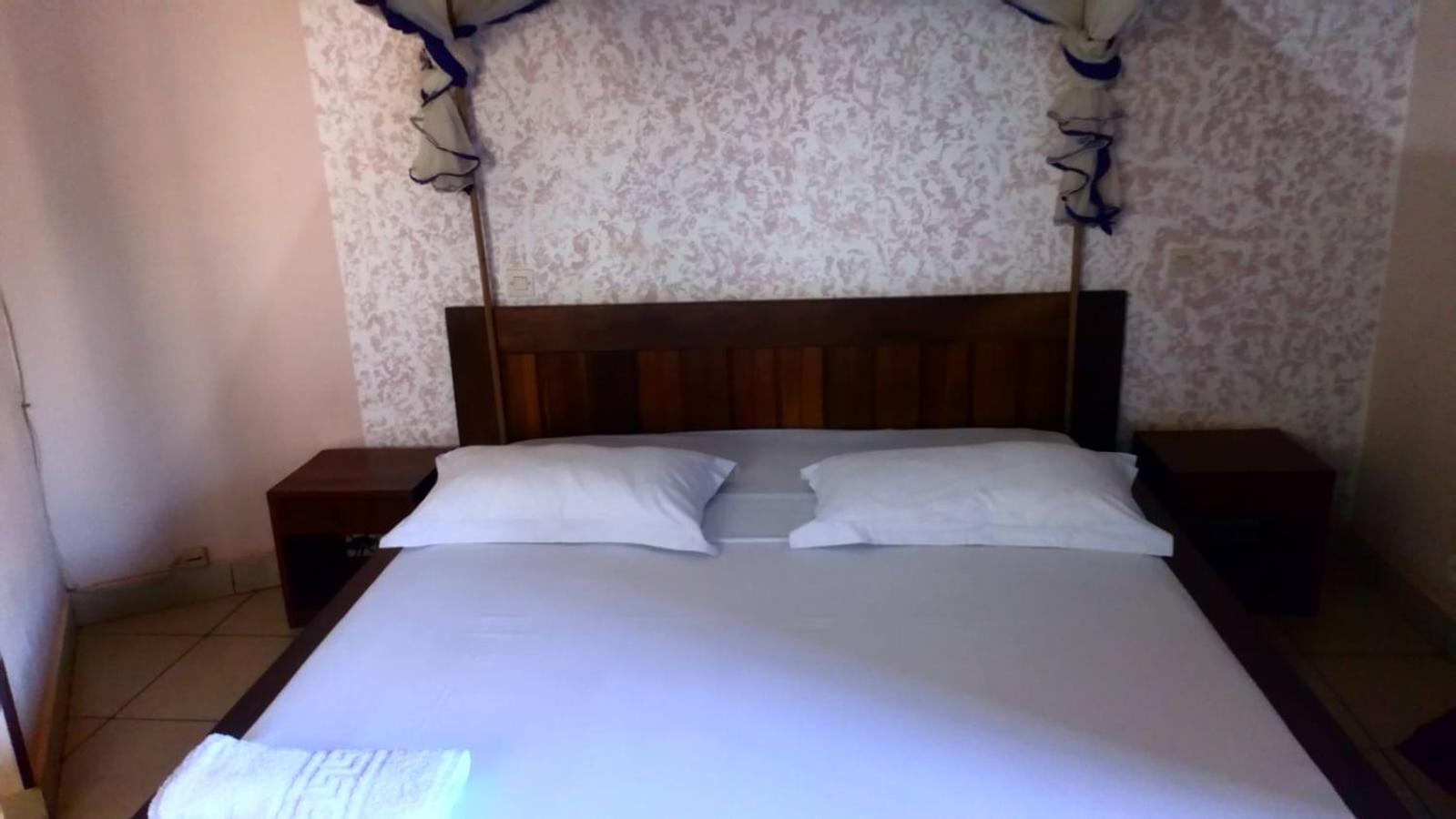 Central Hotel Antsiranana Buitenkant foto