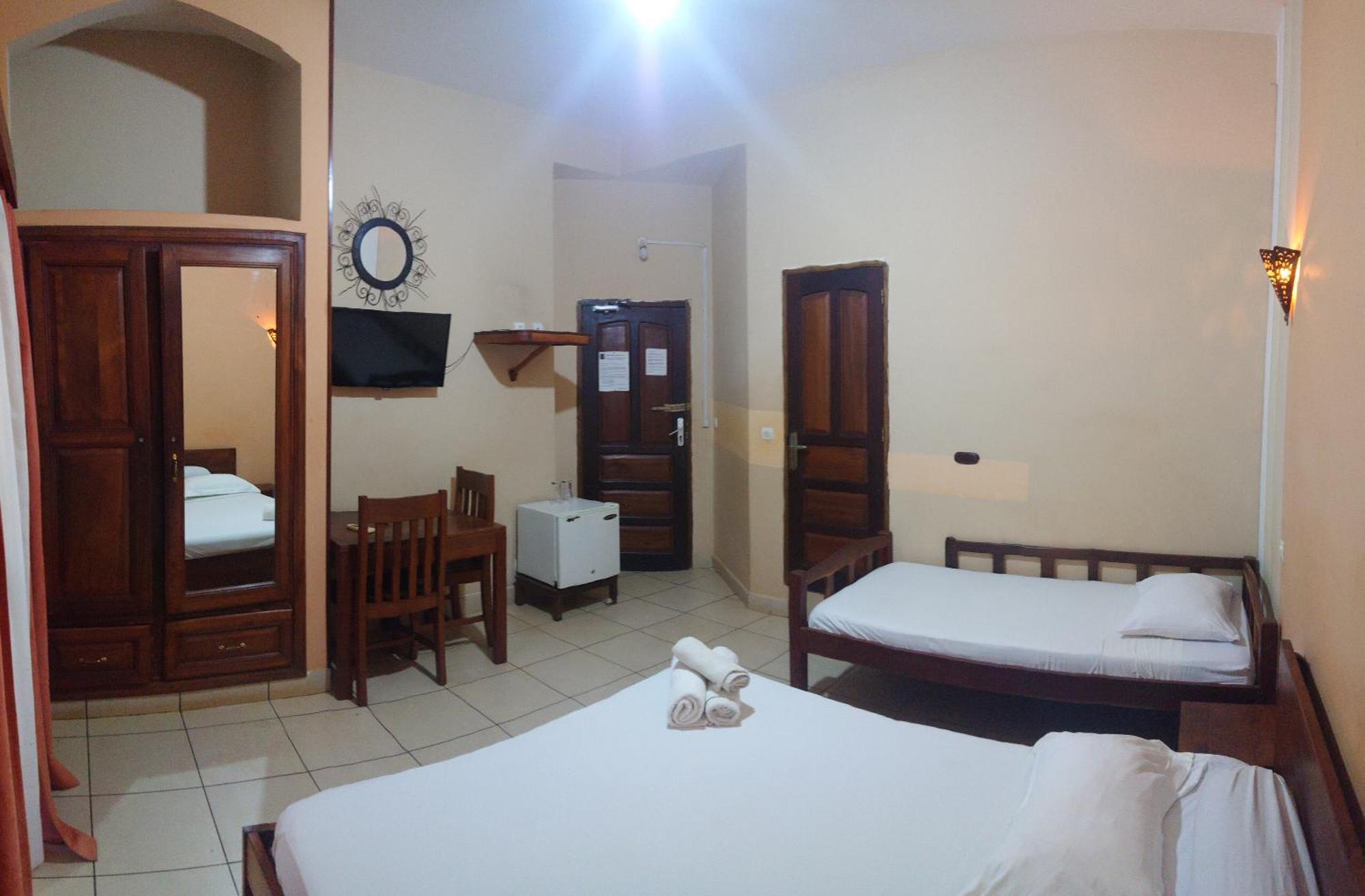 Central Hotel Antsiranana Buitenkant foto
