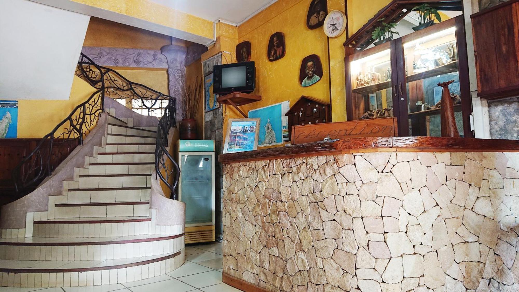 Central Hotel Antsiranana Buitenkant foto