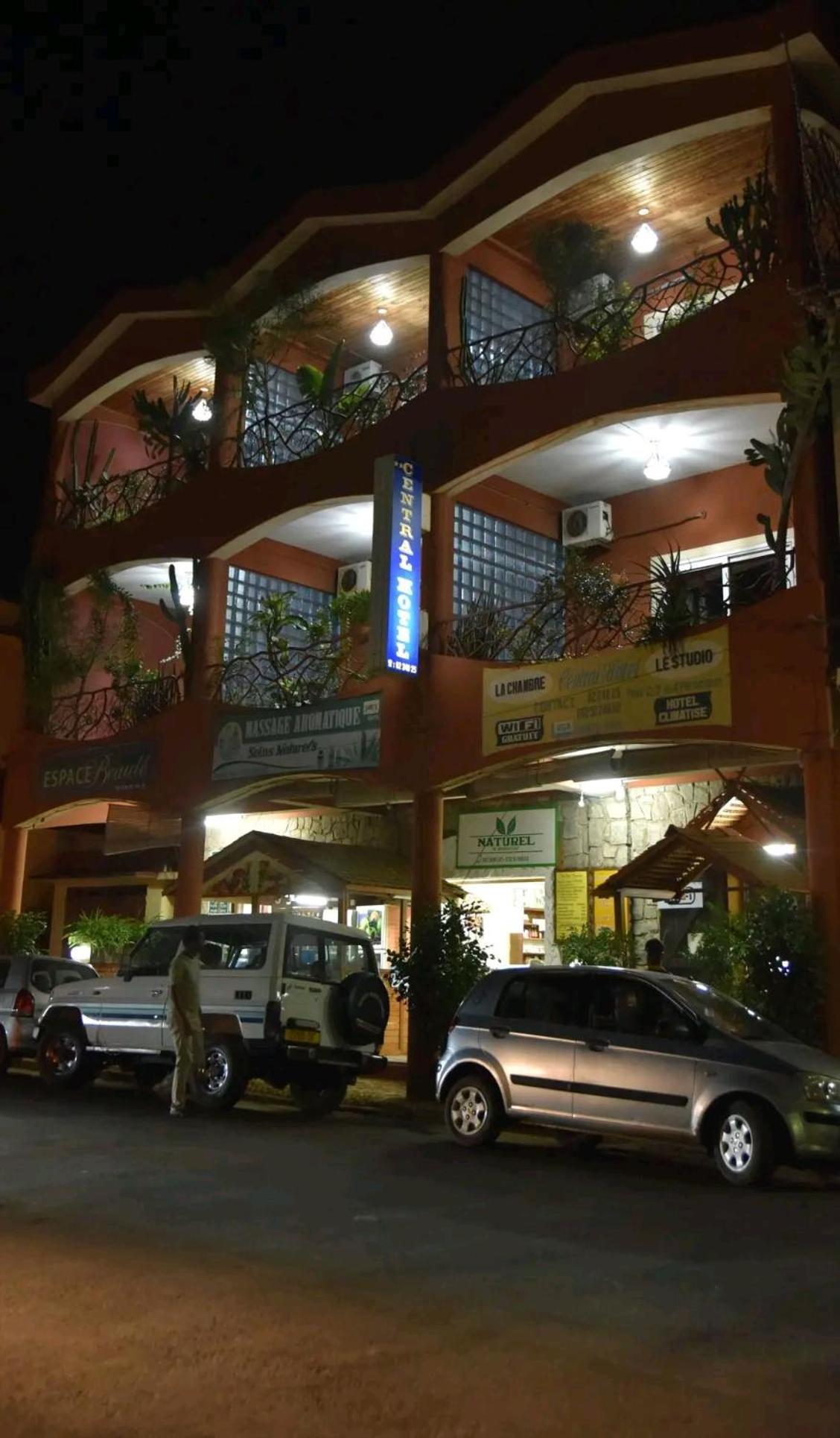 Central Hotel Antsiranana Buitenkant foto